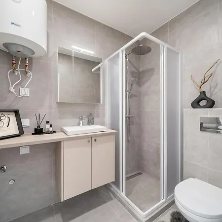 Close To Old Town & Amenities 1