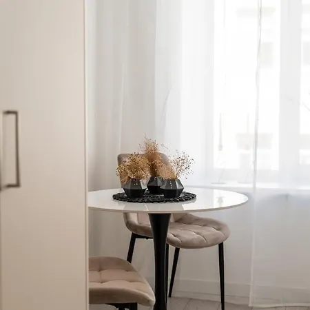 Close To Old Town & Amenities 1 *