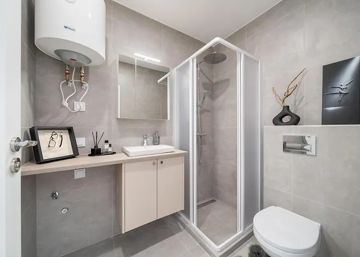 Close To Old Town & Amenities 1