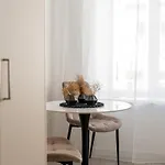 Close To Old Town & Amenities 1 *